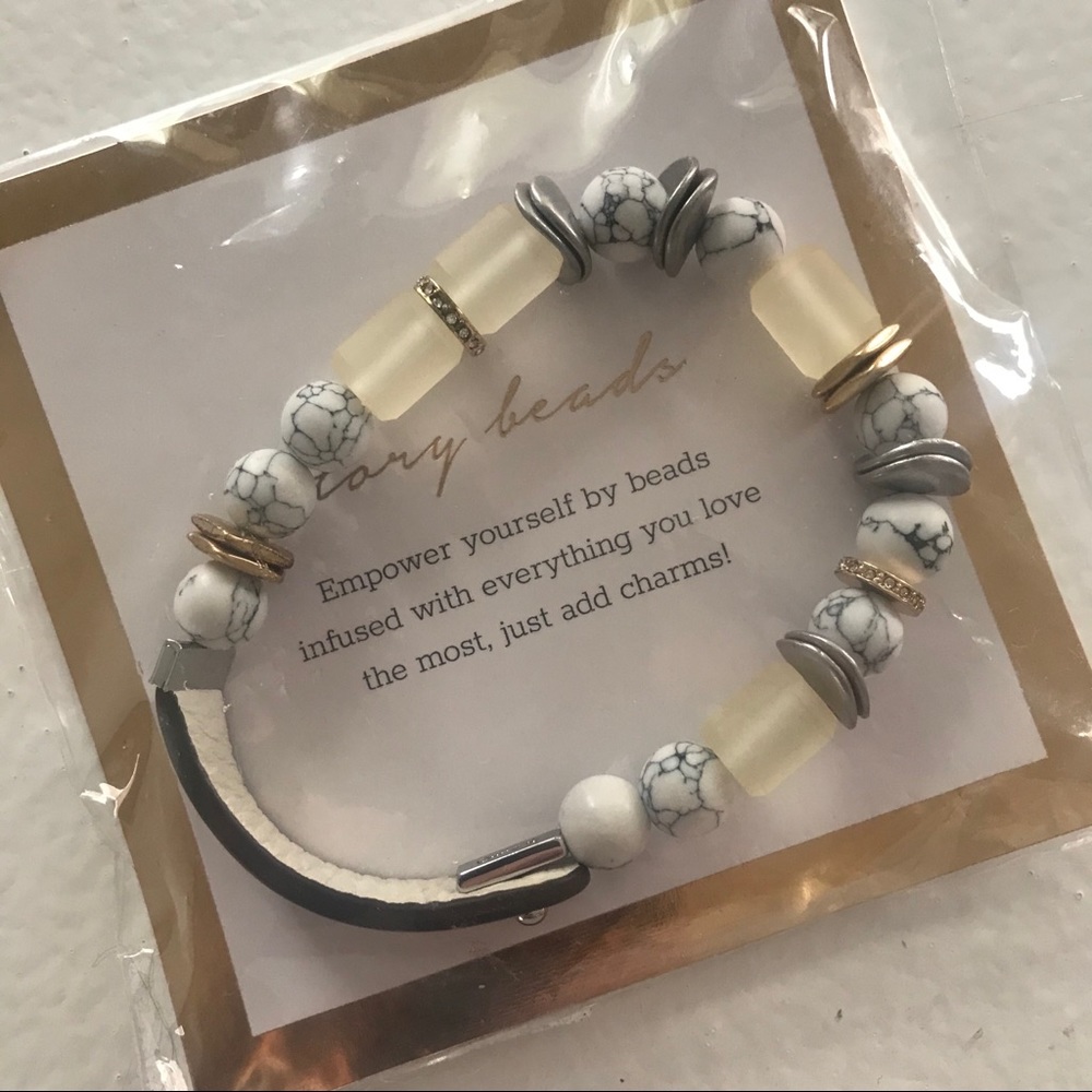 NWT Story Beads Bracelet - Howlite